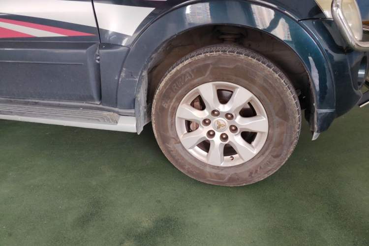 Used Mitsubishi Pajero  Right Front Wheel Hub
