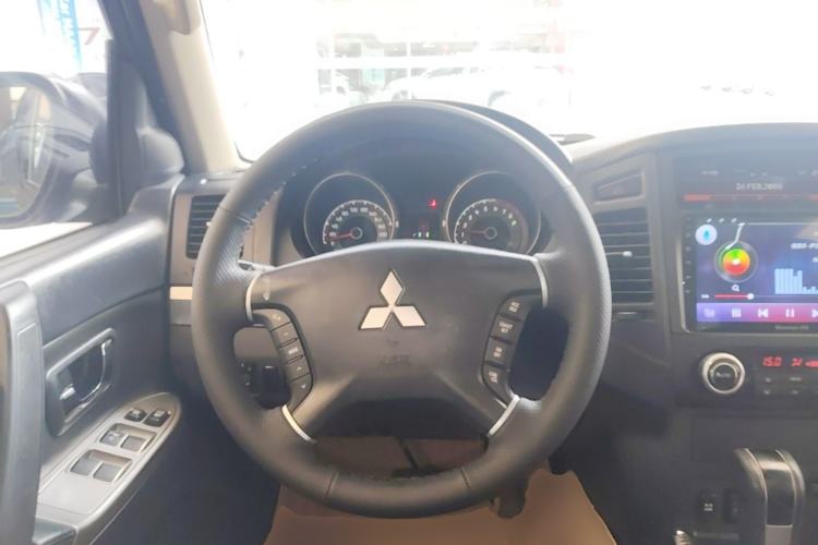 Used Mitsubishi Pajero 2012 3.0L Elite Upgrade Edition Steering Wheel