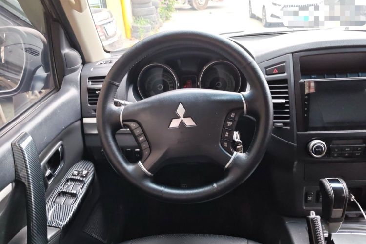 Used Mitsubishi Pajero 2012 3.0L Luxury Edition Steering Wheel