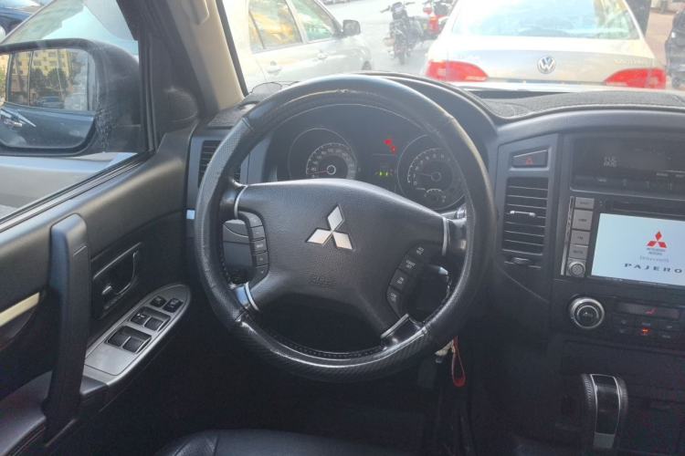 Used Mitsubishi Pajero 2012 3.0L Elite Edition Steering Wheel