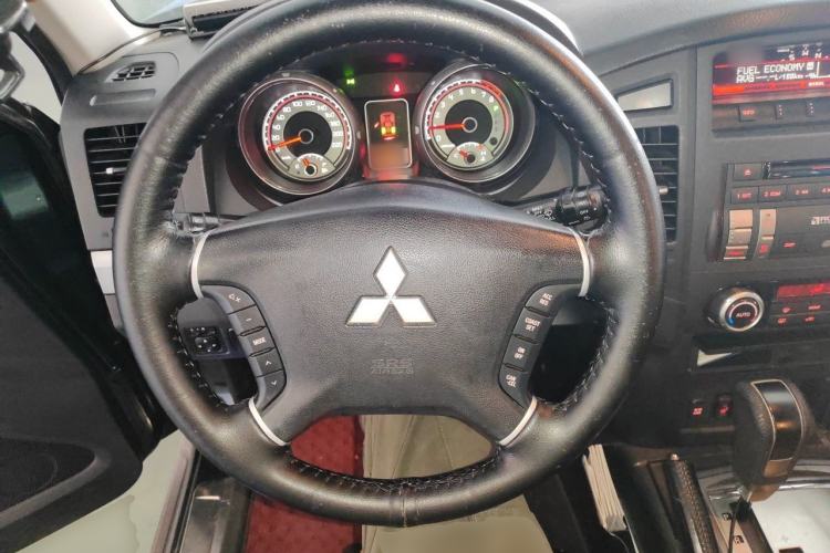 Used Mitsubishi Pajero  Steering Wheel