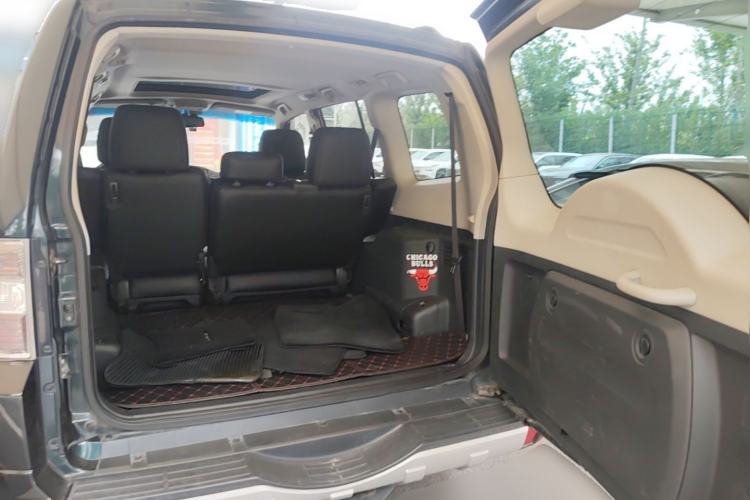 Used Mitsubishi Pajero 2012 3.0L Elite Upgrade Edition Trunk