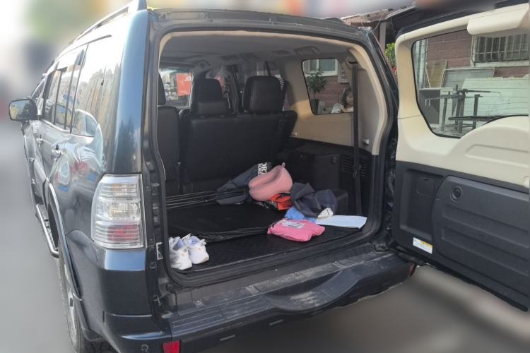 Used Mitsubishi Pajero 2012 3.0L Elite Edition Trunk