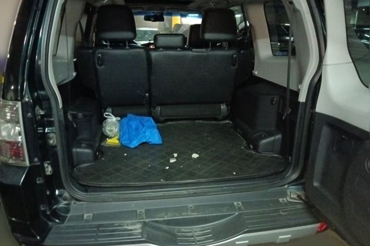 Used Mitsubishi Pajero 2012 3.0L Elite Edition Trunk