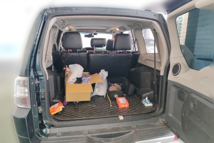 Used Mitsubishi Pajero  Trunk