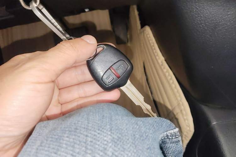 Used Mitsubishi Pajero 2012 3.0L Elite Upgrade Edition Vehicle Key