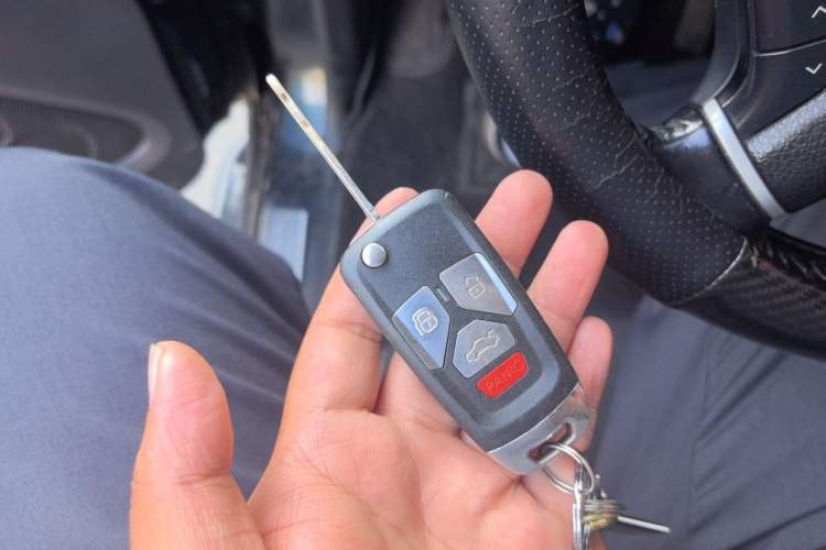 Used Mitsubishi Pajero 2012 3.0L Elite Edition Vehicle Key