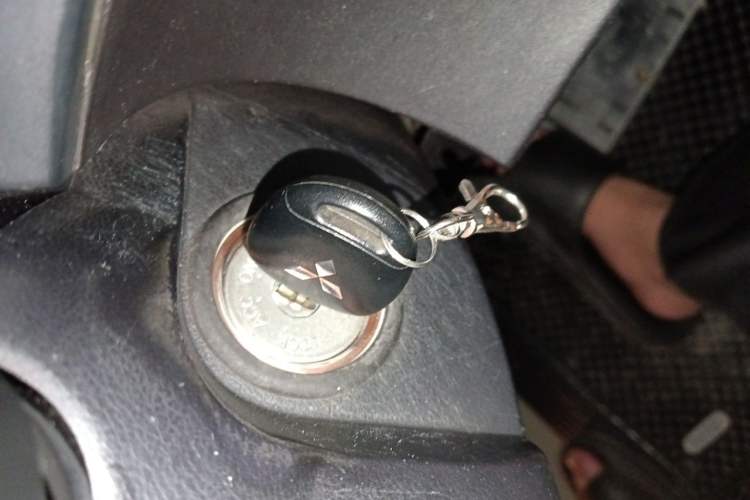 Used Mitsubishi Pajero 2012 3.0L Elite Edition Vehicle Key