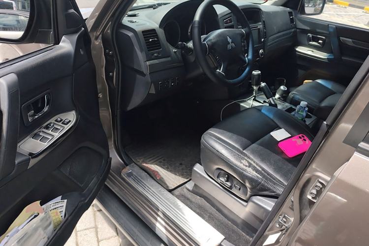 Used Mitsubishi Pajero 2012 3.0L Elite Edition Driver Seat