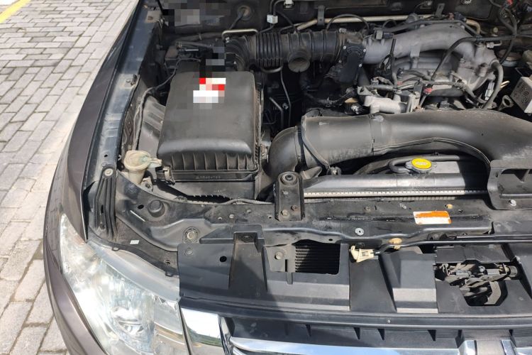 Used Mitsubishi Pajero 2012 3.0L Elite Edition Engine Bay Right