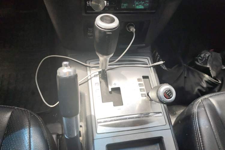 Used Mitsubishi Pajero 2012 3.0L Elite Edition Gear Lever