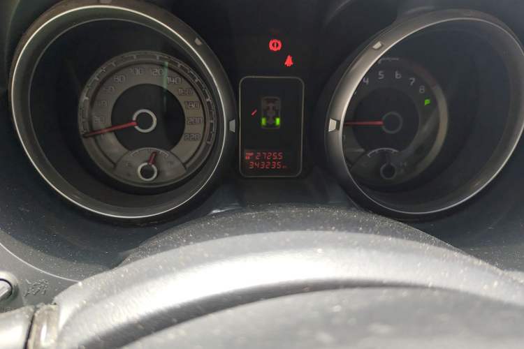 Used Mitsubishi Pajero 2012 3.0L Elite Edition Odometer Close Up