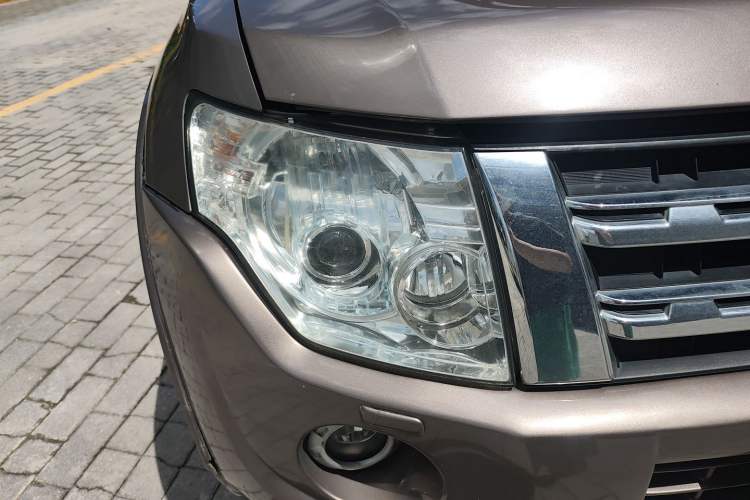 Used Mitsubishi Pajero 2012 3.0L Elite Edition Right Front Headlight