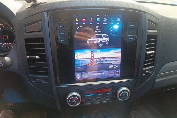 Used Mitsubishi Pajero 2012 3.0L Elite Upgrade Edition Audio And AC Panel
