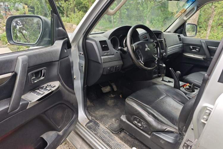 Used Mitsubishi Pajero 2012 3.0L Elite Edition Driver Seat