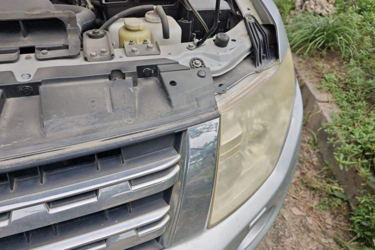 Used Mitsubishi Pajero 2012 3.0L Elite Edition Engine Bay Left