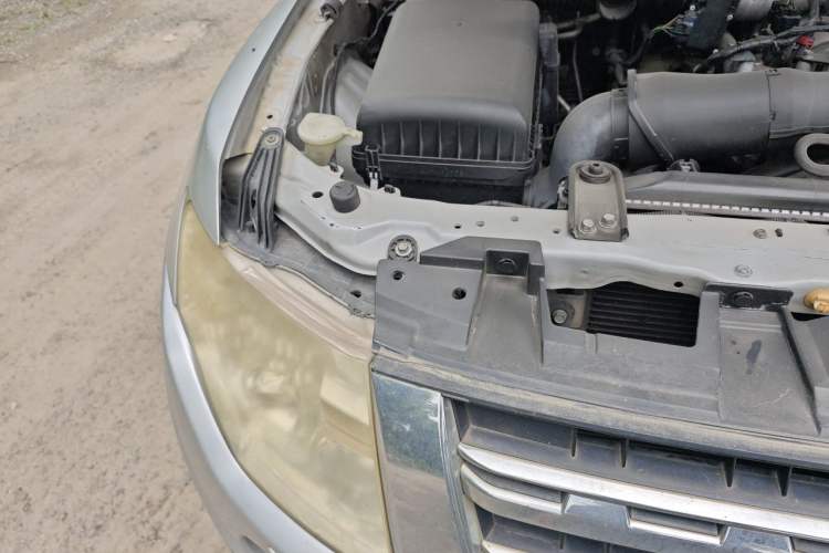 Used Mitsubishi Pajero 2012 3.0L Elite Edition Engine Bay Right