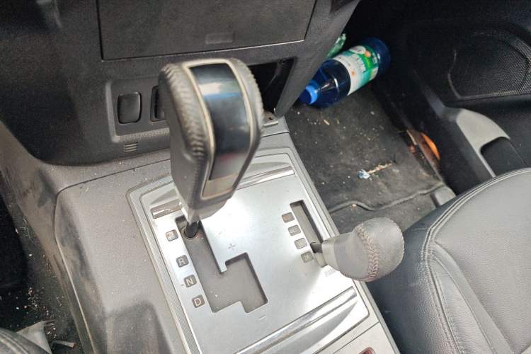 Used Mitsubishi Pajero 2012 3.0L Elite Edition Gear Lever