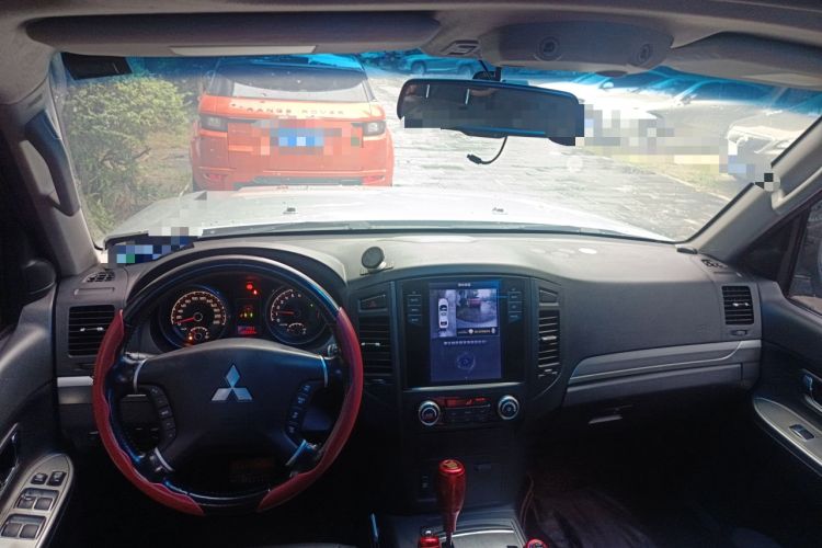 Used Mitsubishi Pajero 2012 3.0L Elite Upgrade Edition Interior 2