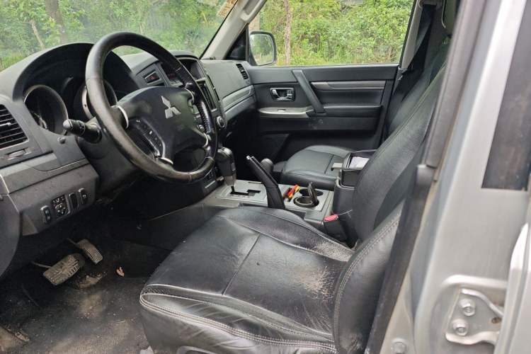 Used Mitsubishi Pajero 2012 3.0L Elite Edition Left Front Seat