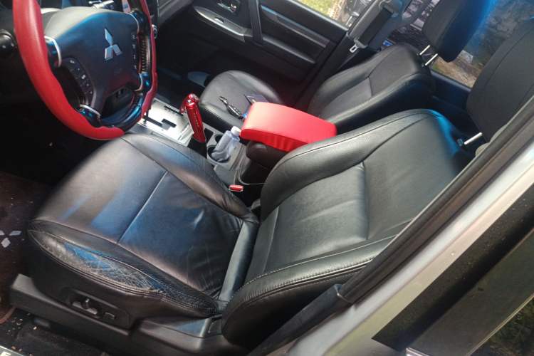Used Mitsubishi Pajero 2012 3.0L Elite Upgrade Edition Left Front Seat