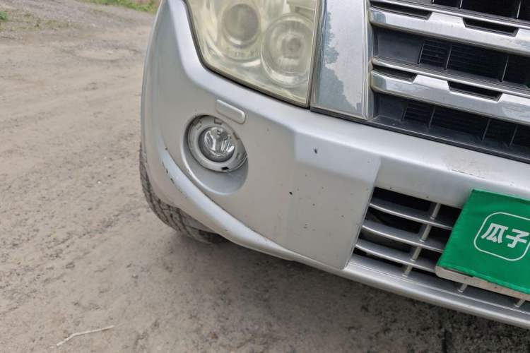 Used Mitsubishi Pajero 2012 3.0L Elite Edition Right Front Headlight