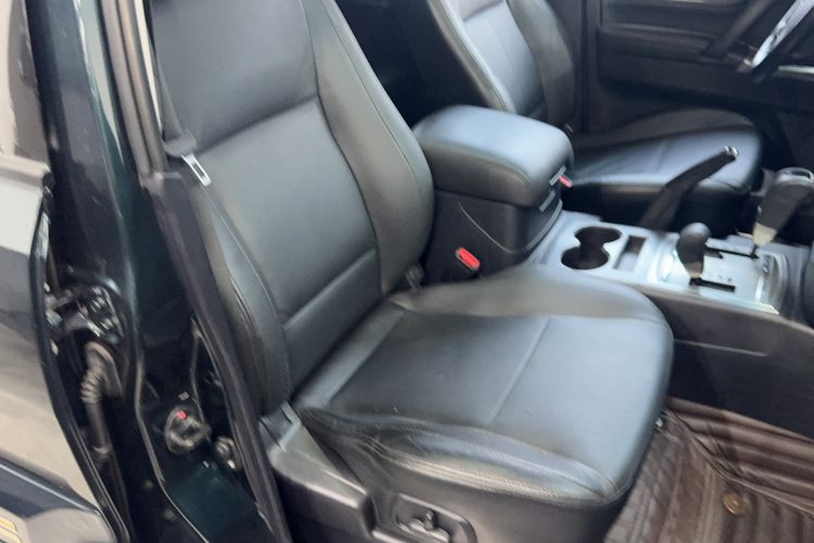 Used Mitsubishi Pajero 2012 3.0L Elite Upgrade Edition Right Front Seat