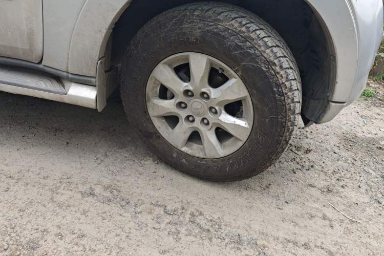 Used Mitsubishi Pajero 2012 3.0L Elite Edition Right Front Wheel Hub