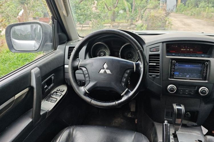 Used Mitsubishi Pajero 2012 3.0L Elite Edition Steering Wheel