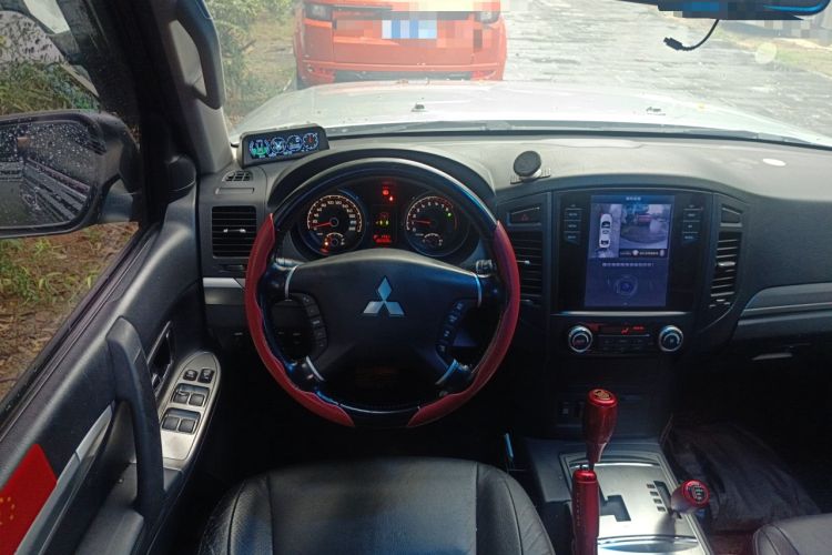 Used Mitsubishi Pajero 2012 3.0L Elite Upgrade Edition Steering Wheel
