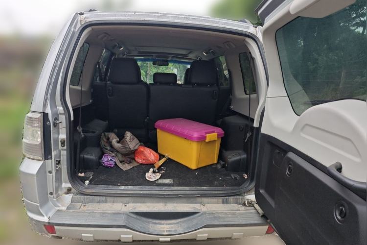 Used Mitsubishi Pajero 2012 3.0L Elite Edition Trunk
