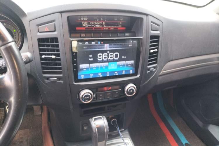 Used Mitsubishi Pajero 2012 3.0L Elite Upgrade Edition Audio And AC Panel