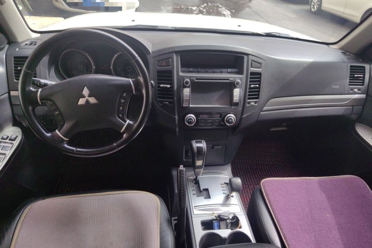 Used Mitsubishi Pajero 2012 3.0L Luxury Edition Center Console