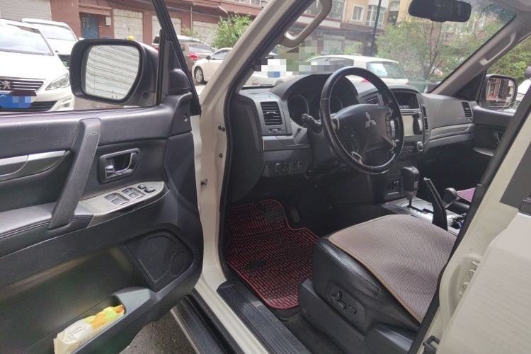 Used Mitsubishi Pajero 2012 3.0L Luxury Edition Driver Seat