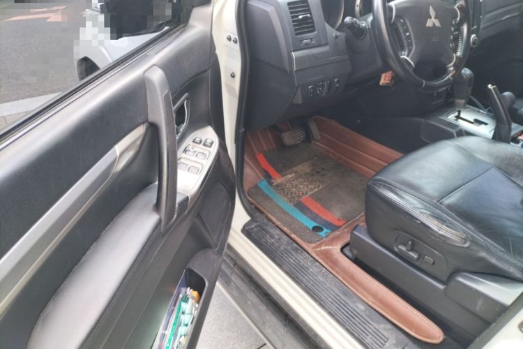 Used Mitsubishi Pajero 2012 3.0L Elite Upgrade Edition Driver Seat