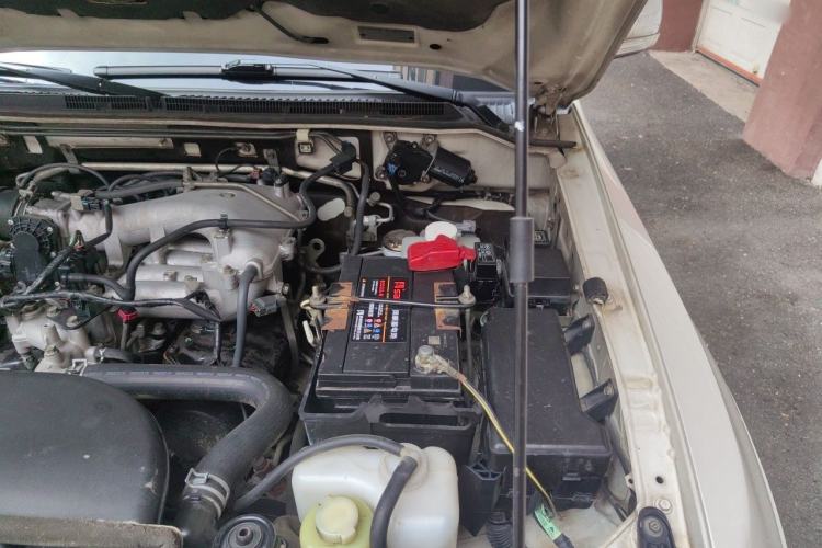 Used Mitsubishi Pajero 2012 3.0L Luxury Edition Engine Bay Left