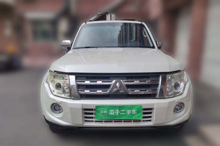 Used Mitsubishi Pajero 2012 3.0L Luxury Edition Front