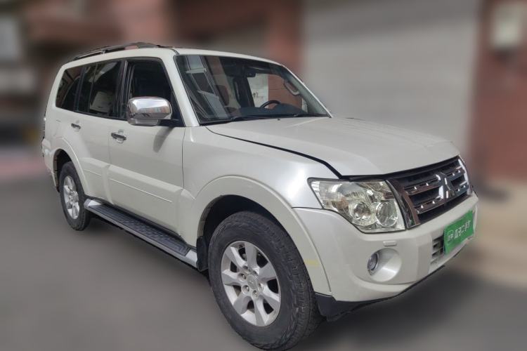 Used Mitsubishi Pajero 2012 3.0L Luxury Edition Front Right 45 Deg