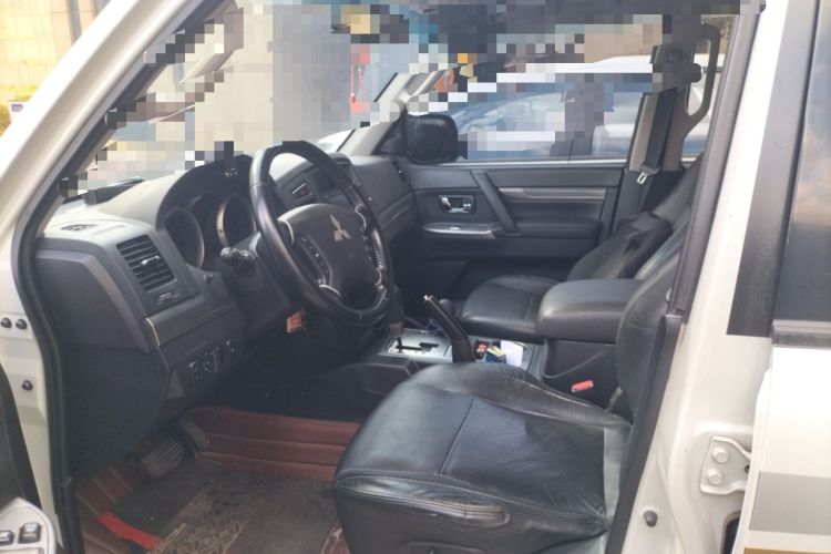 Used Mitsubishi Pajero 2012 3.0L Elite Upgrade Edition Left Front Seat