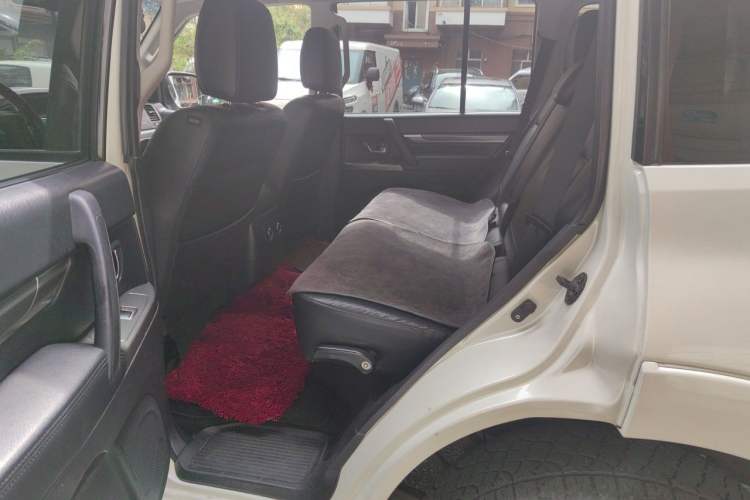 Used Mitsubishi Pajero 2012 3.0L Luxury Edition Left Rear Seat
