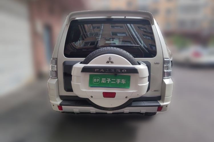 Used Mitsubishi Pajero 2012 3.0L Luxury Edition Rear