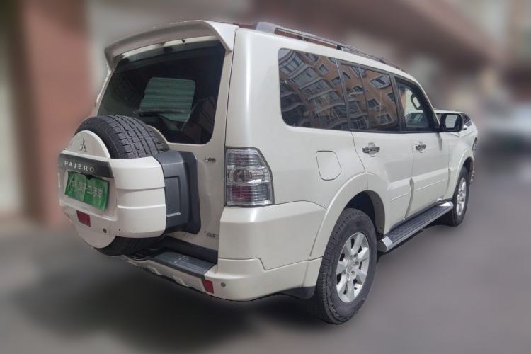 Used Mitsubishi Pajero 2012 3.0L Luxury Edition Rear Right 45 Deg