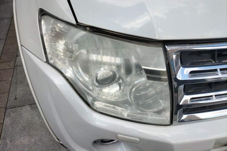 Used Mitsubishi Pajero 2012 3.0L Elite Upgrade Edition Right Front Headlight