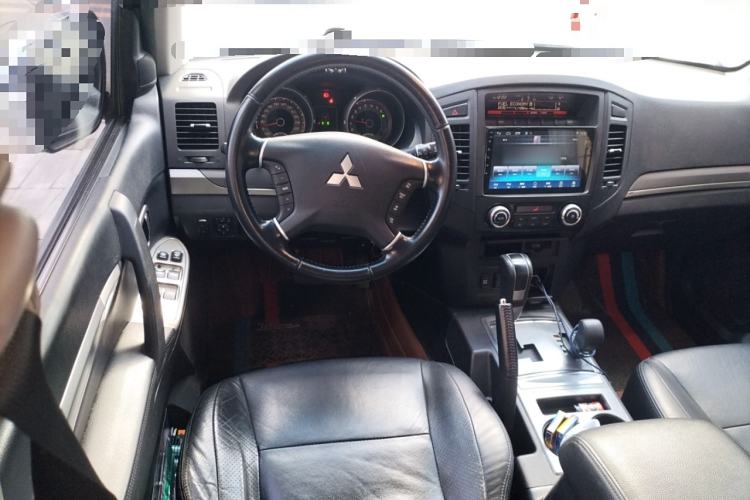 Used Mitsubishi Pajero 2012 3.0L Elite Upgrade Edition Steering Wheel