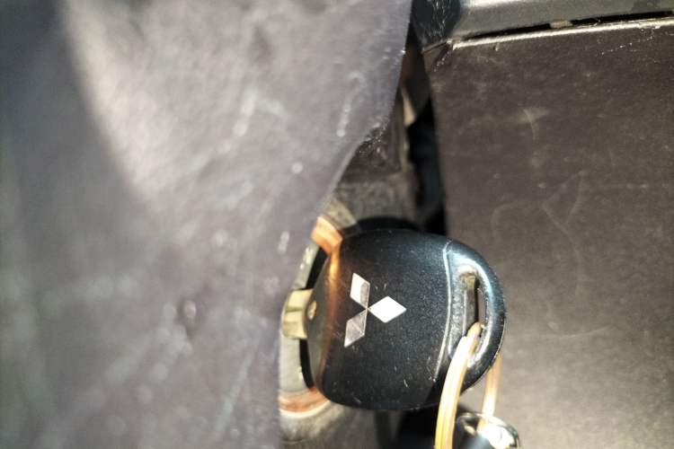 Used Mitsubishi Pajero 2012 3.0L Elite Upgrade Edition Vehicle Key