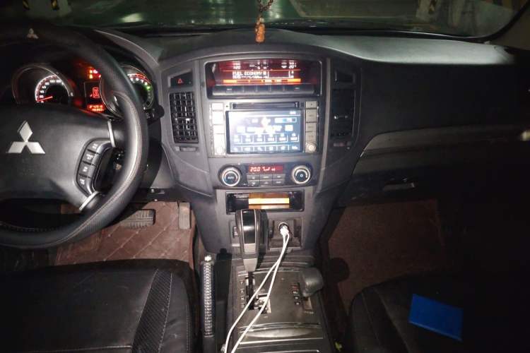 Used Mitsubishi Pajero 2014 3.0L Elite Upgrade Edition Audio And AC Panel