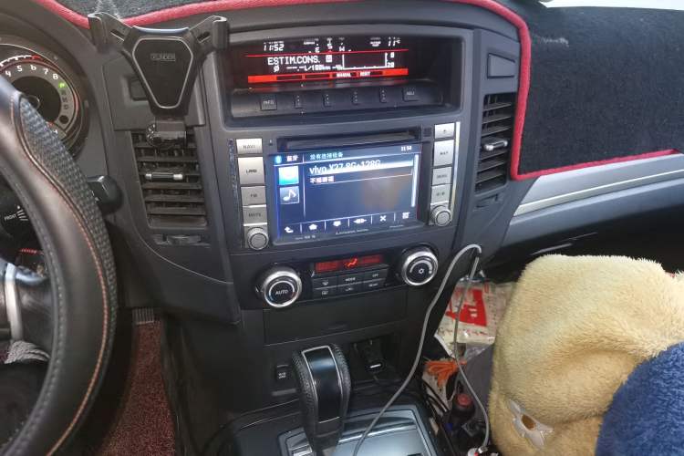 Used Mitsubishi Pajero 2014 3.0L Elite Upgrade Edition Audio And AC Panel