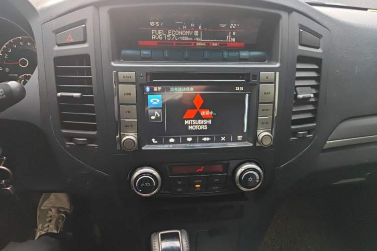 Used Mitsubishi Pajero 2014 3.0L Elite Upgrade Edition Audio And AC Panel