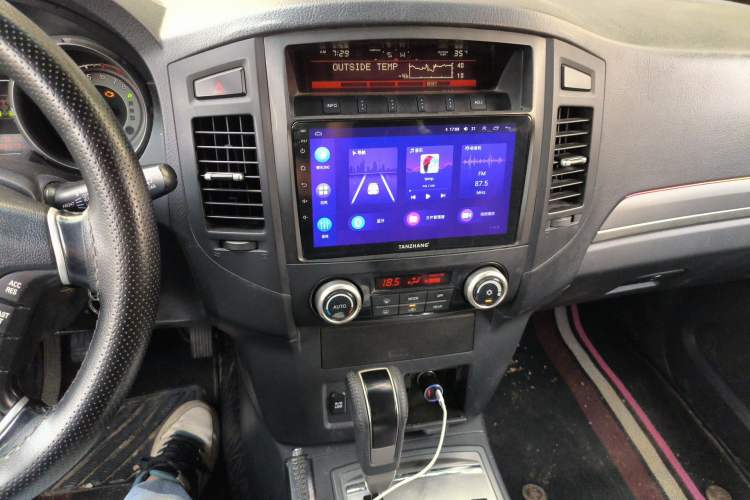 Used Mitsubishi Pajero 2014 3.0L Elite Upgrade Edition Audio And AC Panel