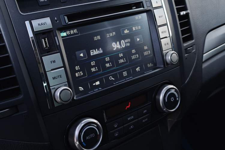 Used Mitsubishi Pajero 2014 3.0L Elite Edition Audio And AC Panel